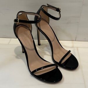 Stuart Weitzman Nudist Heel in Patent Black - size 8